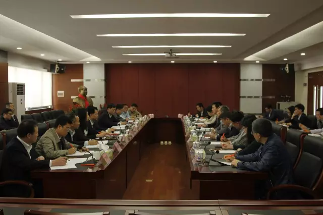 佛(fu)山市政府领导到(dao)“佛山照明”调研 希望佛照实